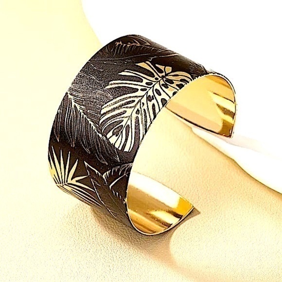 Tropical Botancial Leaf Engraved Gold Tone Cuff Bracelet Boho Statement Jewelry - Picture 1 of 10